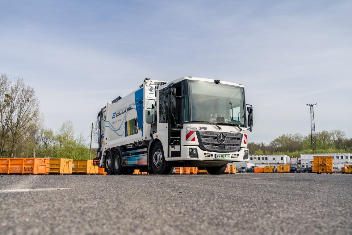 Przez najbliższy miesiąc MPO Warszawa będzie testować w centrum stolicy cichy, zeroemisyjny pojazd do odbioru odpadów: eEconica 300 L z zabudową EKOCEL.